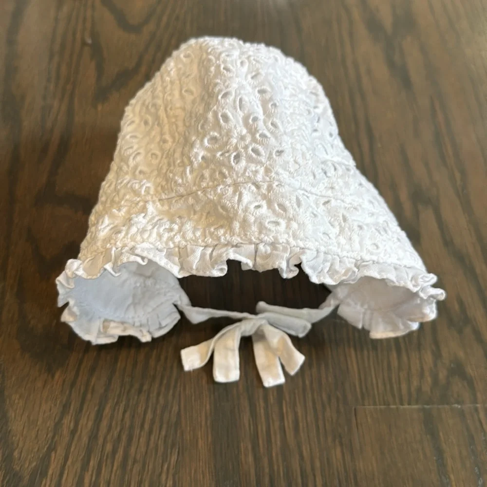 Cat & Jack White Baby Girls' Floral Bonnet - Newborn